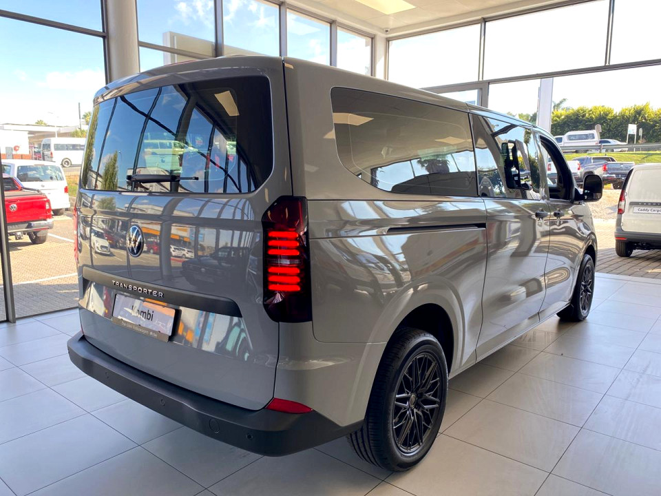 VOLKSWAGEN TRANSPORTER C/BUS 2.0TDi A/T LWB 110KW (8 SEAT), image 2