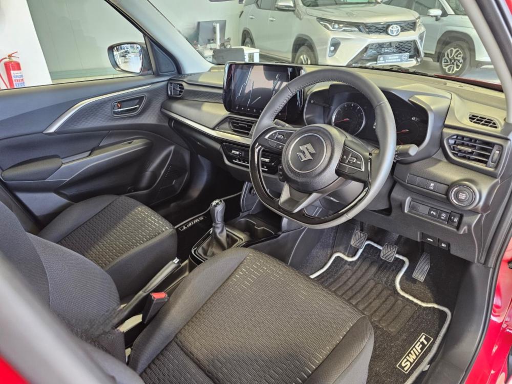 Suzuki Swift 1.2 GLX MT, image 2