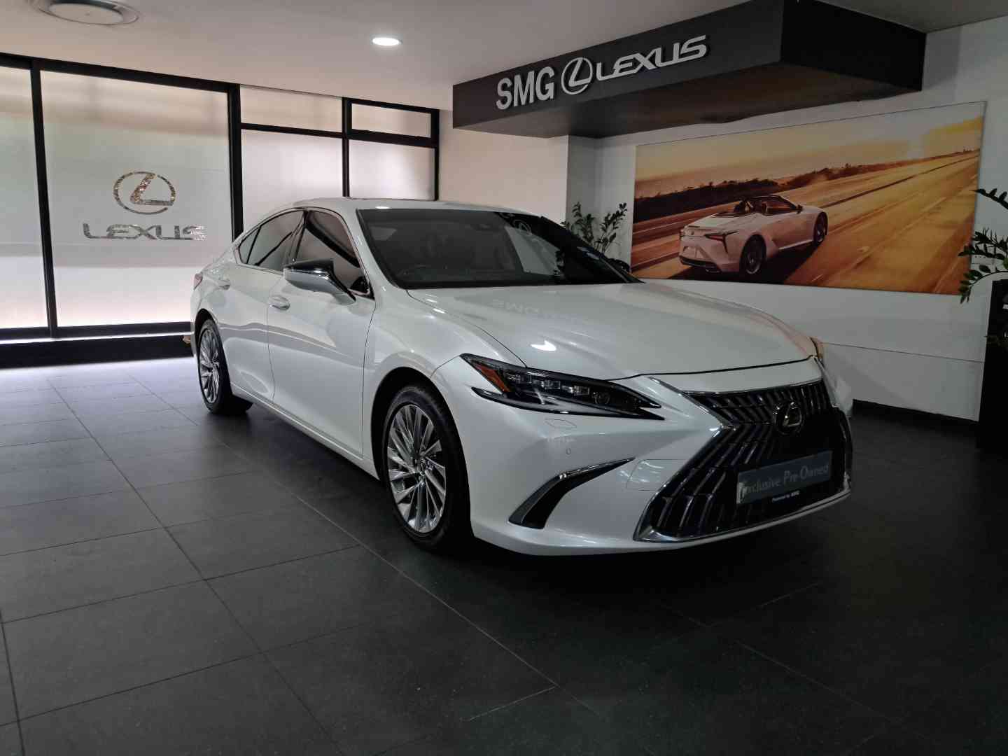 Lexus ES 300h SE, image 1