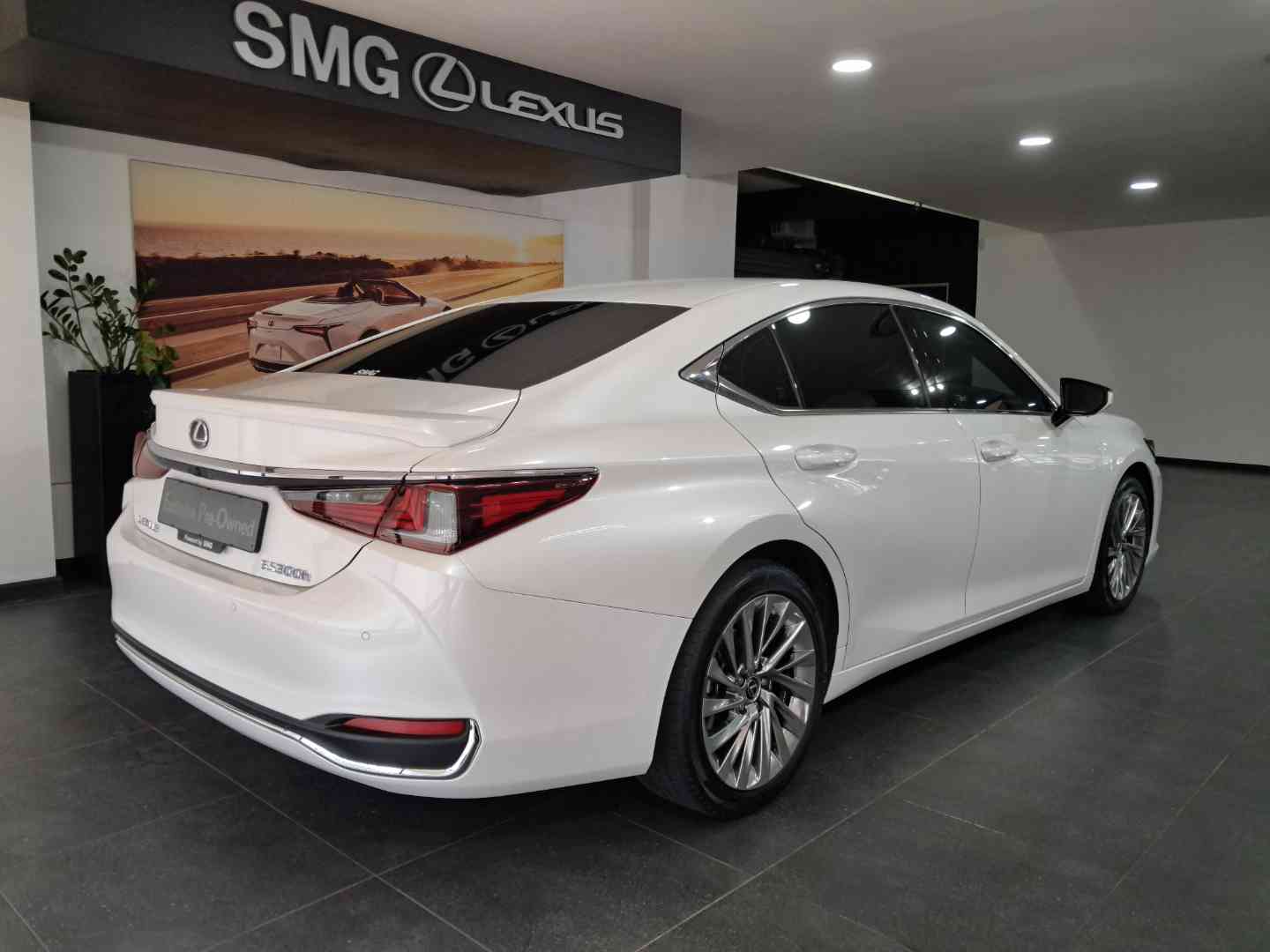 Lexus ES 300h SE, image 2