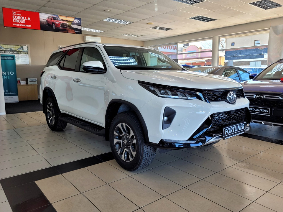 TOYOTA  FORTUNER 2.8GD-6 R/B A/T, image 1