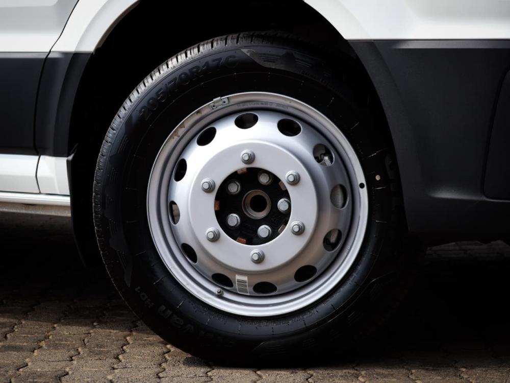 Volkswagen Crafter 50 Panel Van 2.0 8-spd Auto  XLWB, image 2