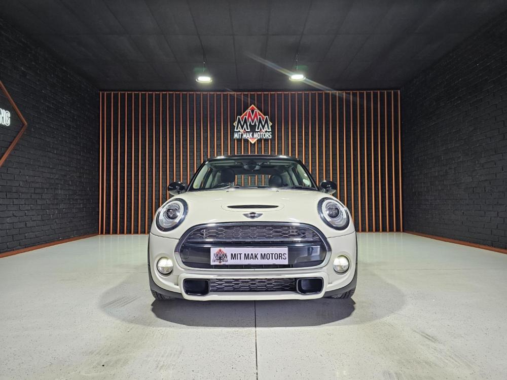 MINI Cooper S Hatch 3-door sports-auto, image 2