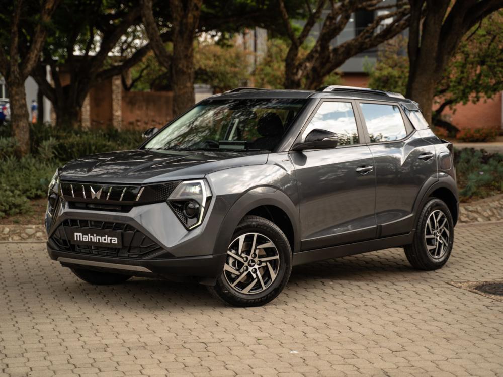 Mahindra XUV3X0 1.2 AX5 AT, image 1