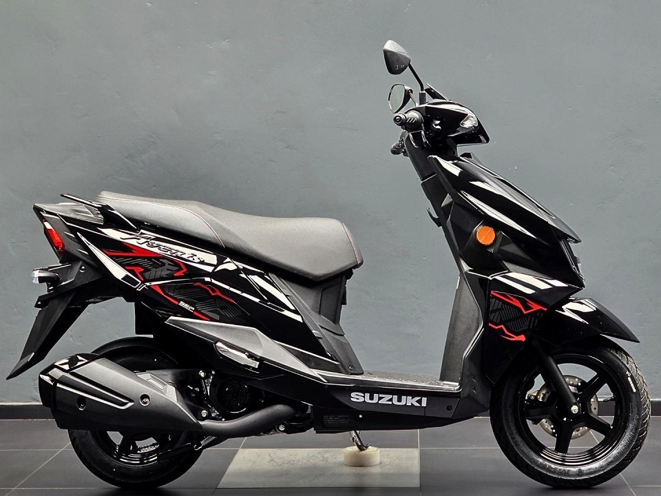 SUZUKI Avenis, image 2