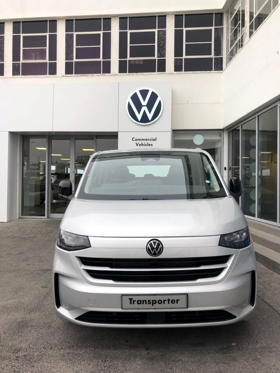 VOLKSWAGEN TRANSPORTER KOMBI 2.0 TDi COMMERCE A/T (125KW), image 2