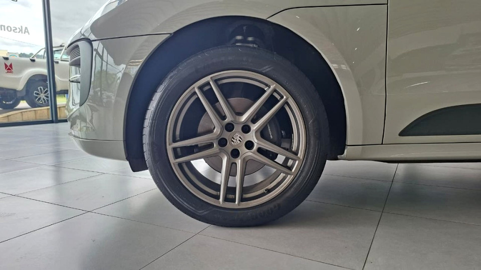 PORSCHE MACAN, image 2