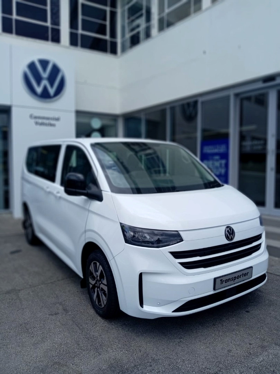 VOLKSWAGEN TRANSPORTER KOMBI 2.0 TDi COMMERCE A/T (125KW), image 1