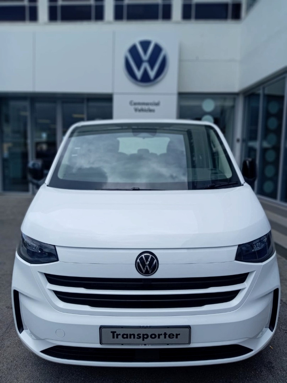 VOLKSWAGEN TRANSPORTER KOMBI 2.0 TDi COMMERCE A/T (125KW), image 2