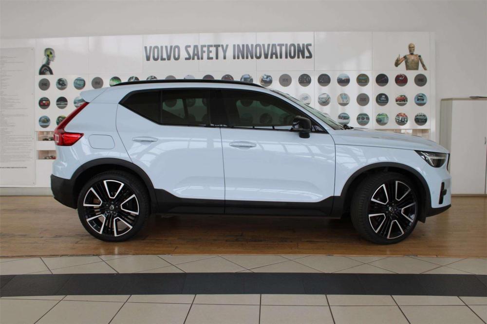 Volvo XC40 B4 Geartronic Ultimate Dark (Mild Hybrid), image 2