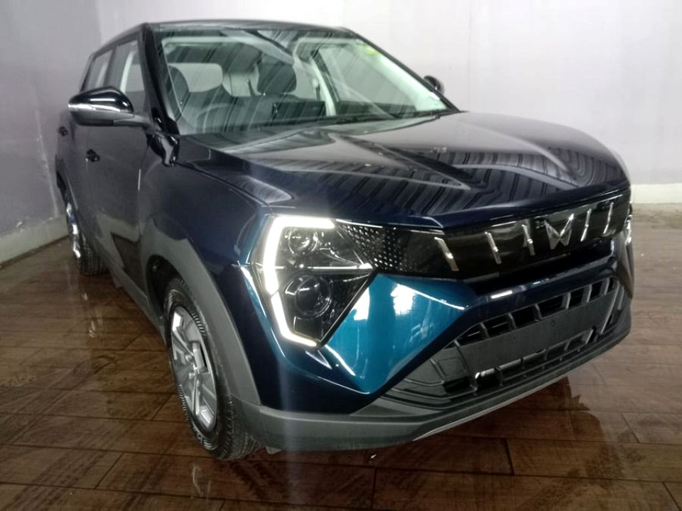 MAHINDRA XUV3XO 1.2T MX3 A/T, image 1