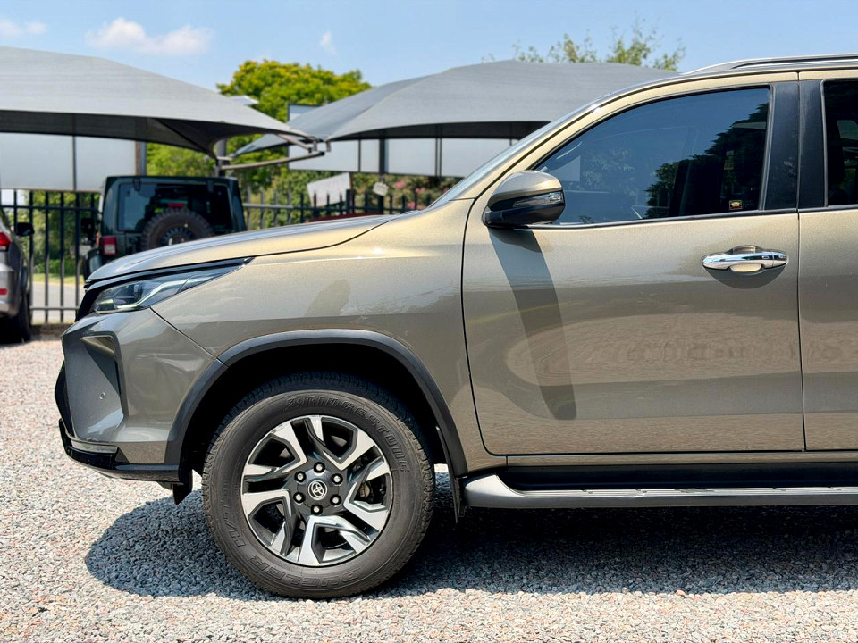 TOYOTA FORTUNER 2.4GD-6 4X4 A/T, image 2