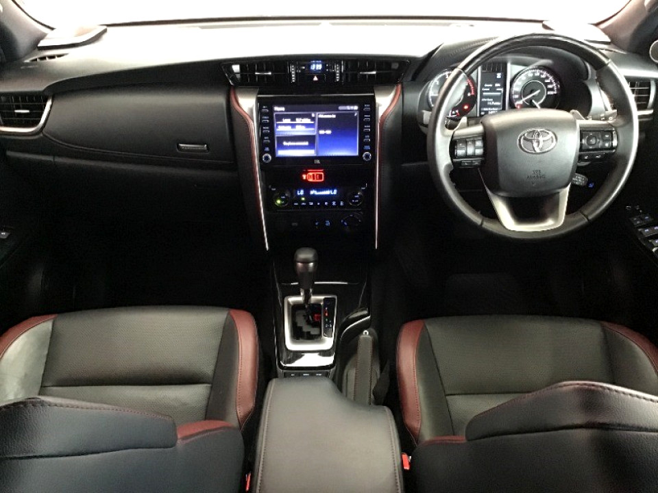 TOYOTA  FORTUNER 2.8 GD-6 4X4 VX A/T, image 2