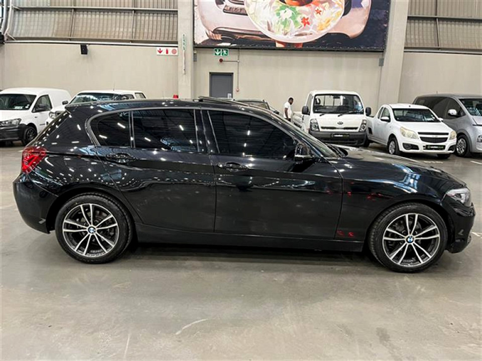 BMW 118i 5-door Urban auto, image 2