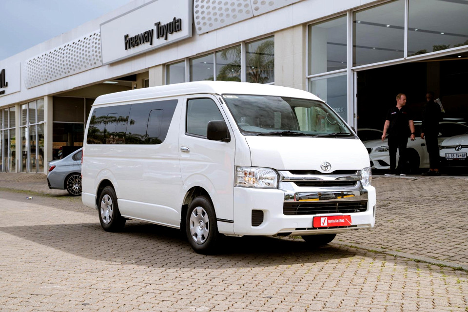 Toyota Quantum 2.7 GL 10-seater bus, image 2