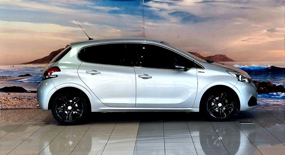 PEUGEOT 208 1.2T PURETECH GT LINE 5DR, image 2