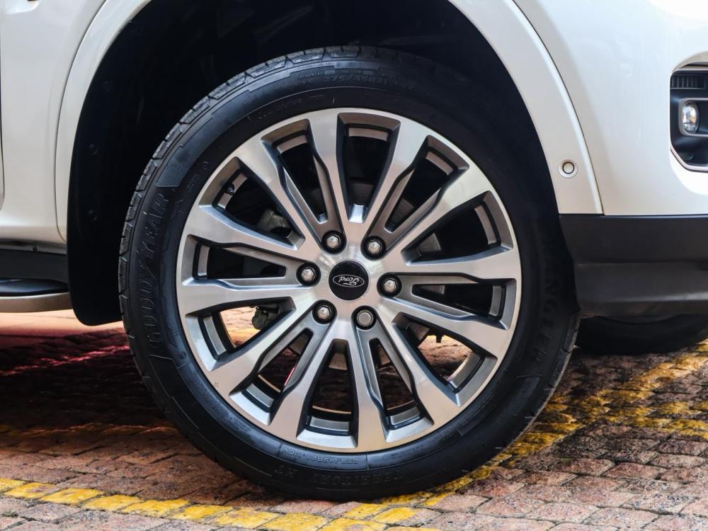 Ford Everest 3.0D V6 Platinum AWD A/T, image 2