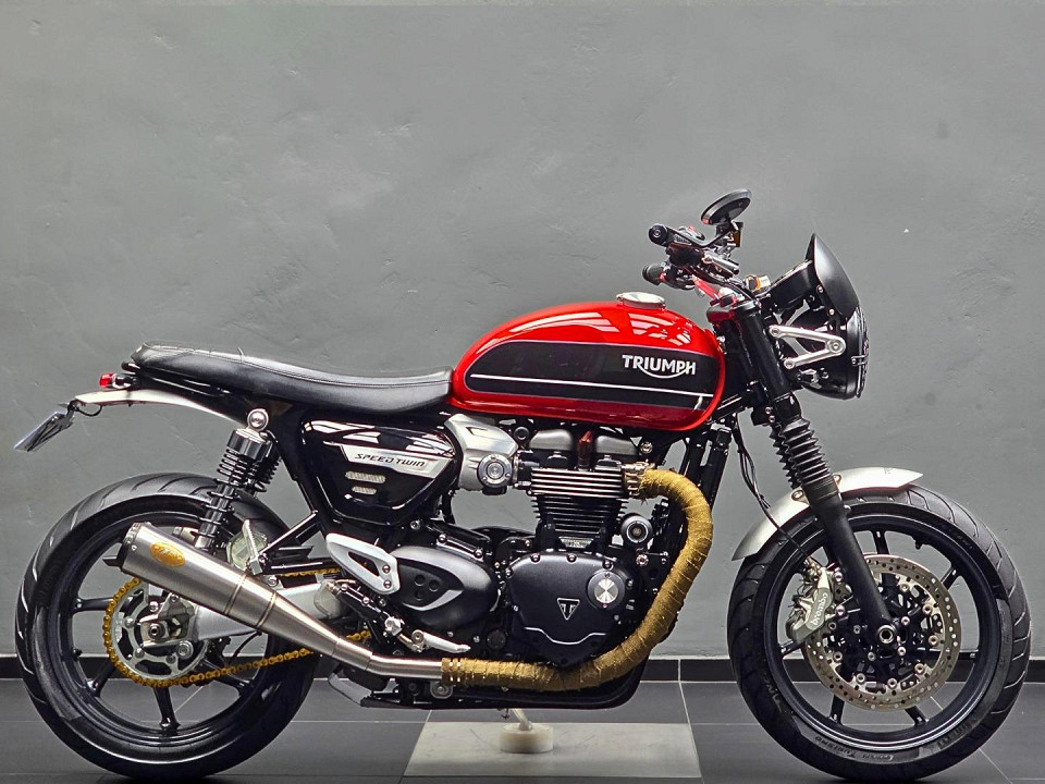 TRIUMPH 1200, image 2