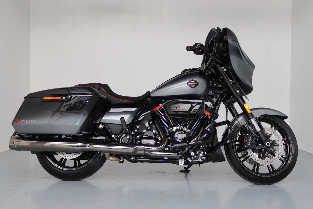 HARLEY DAVIDSON CVO STREET GLIDE (121), image 1