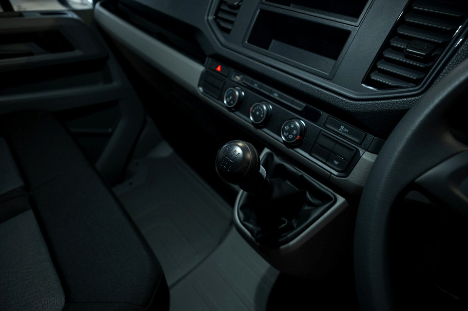 VOLKSWAGEN CRAFTER 35 2.0TDi MWB 130KW A/T F/C P/V, image 2