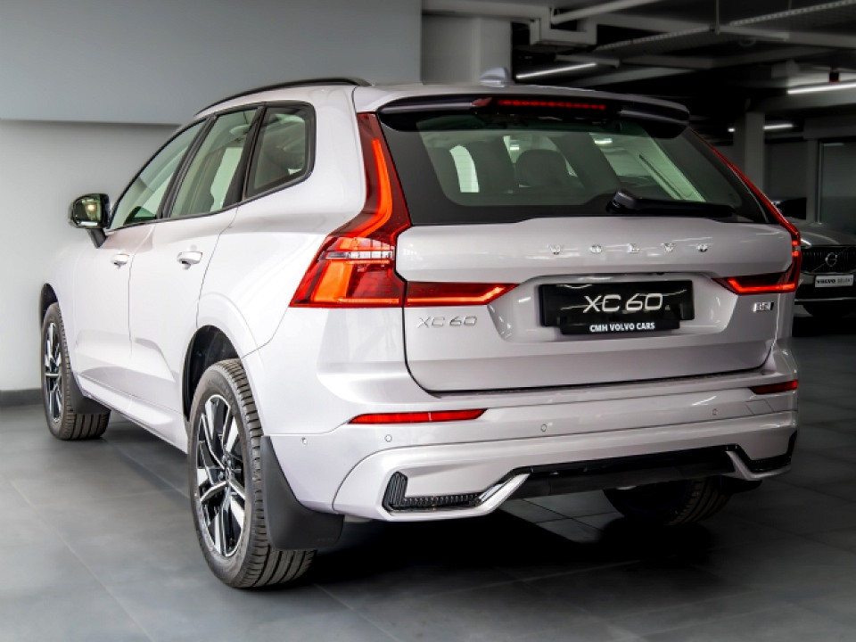 VOLVO XC60 B5 R-DESIGN GEARTRONIC AWD, image 2