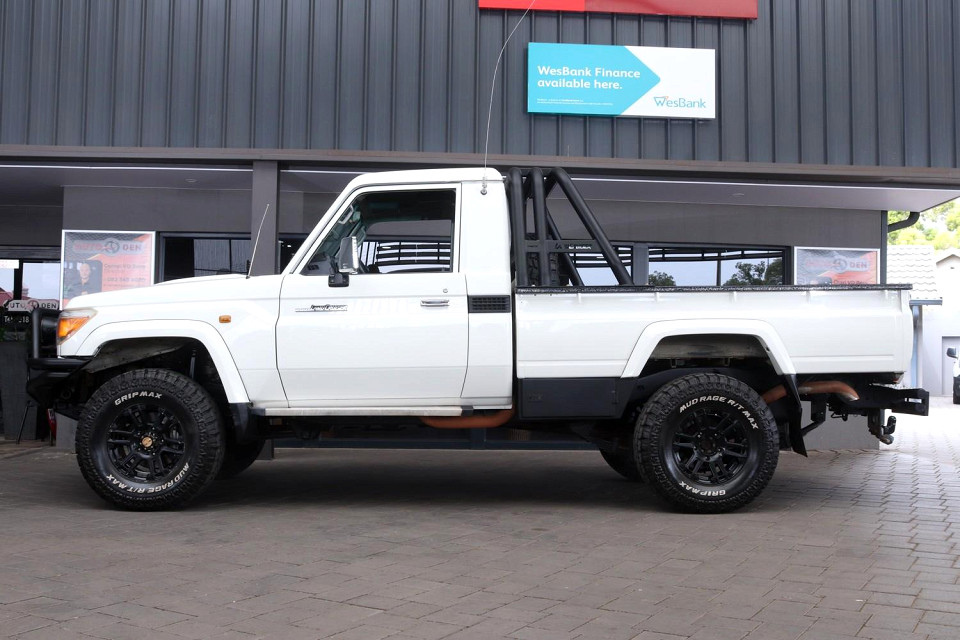 TOYOTA LAND CRUISER 79 4.5D P/U S/C, image 2