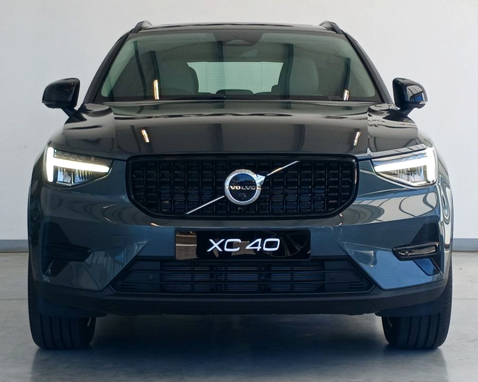 VOLVO XC40 B4 PLUS DARK GEARTRONIC (MILD HYBRID), image 2