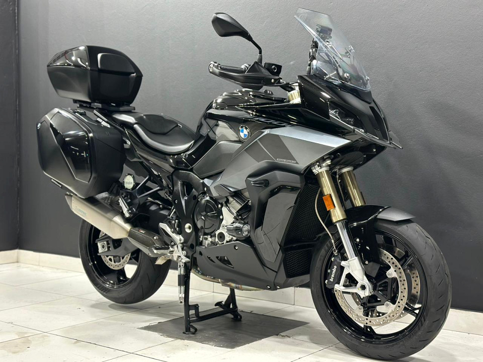 BMW XR TRIPLE BLACK, image 1