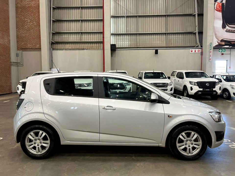 Chevrolet Sonic hatch 1.6 LS, image 2