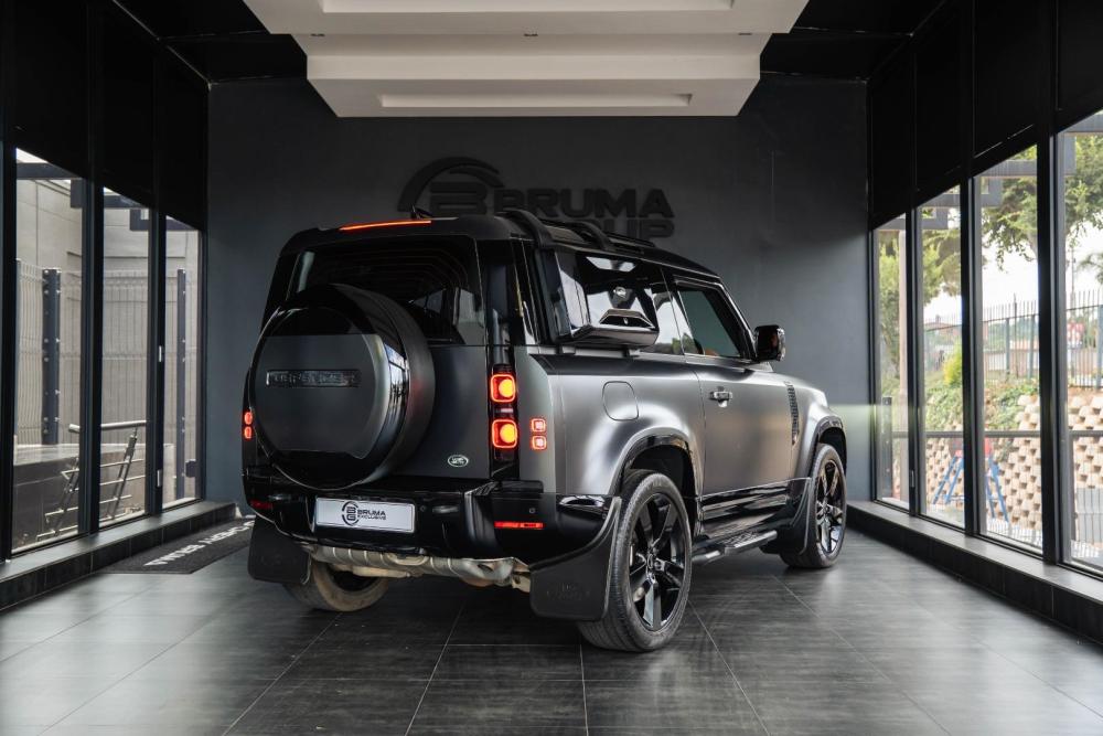 Land Rover Defender 90 D300 HSE X-Dynamic, image 2