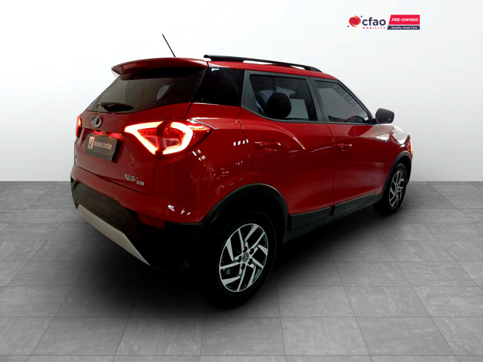 MAHINDRA XUV300 1.2T (W8), image 2