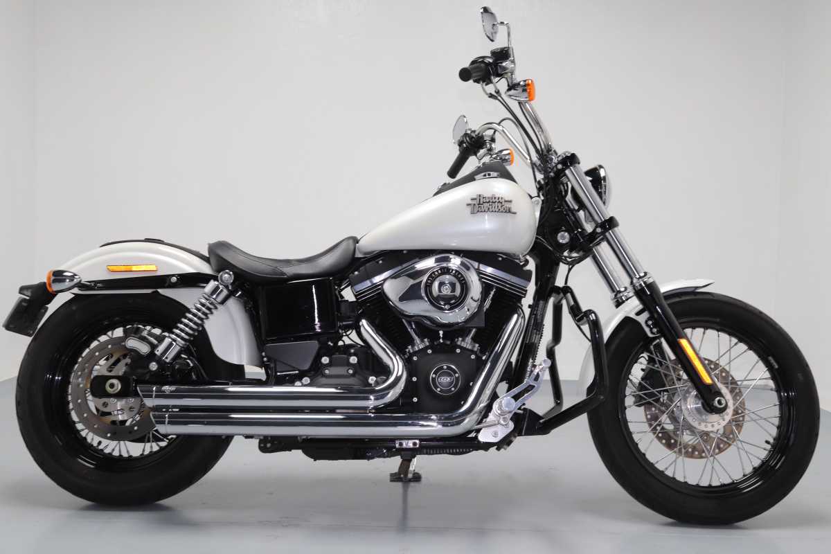 HARLEY DAVIDSON DYNA STREET BOB, image 1
