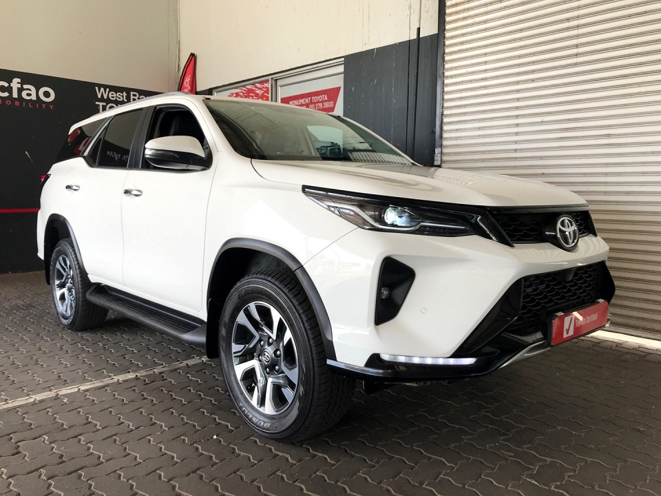 TOYOTA  FORTUNER 2.4GD-6 R/B A/T, image 1