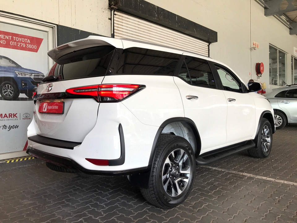 TOYOTA  FORTUNER 2.4GD-6 R/B A/T, image 2