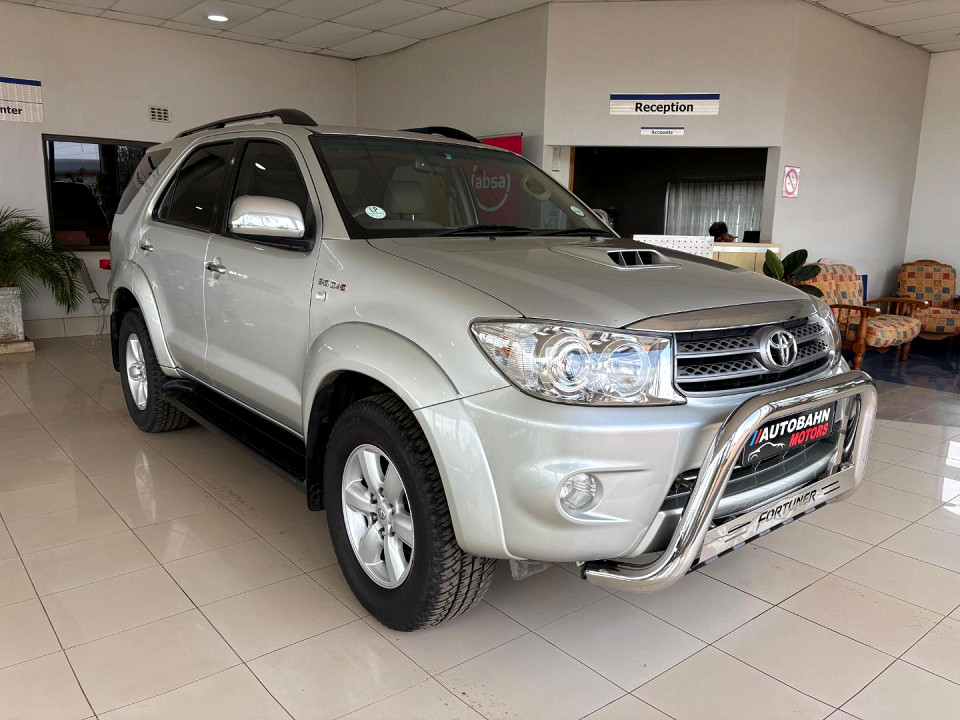 TOYOTA FORTUNER 3.0D-4D R/B 4X4, image 1
