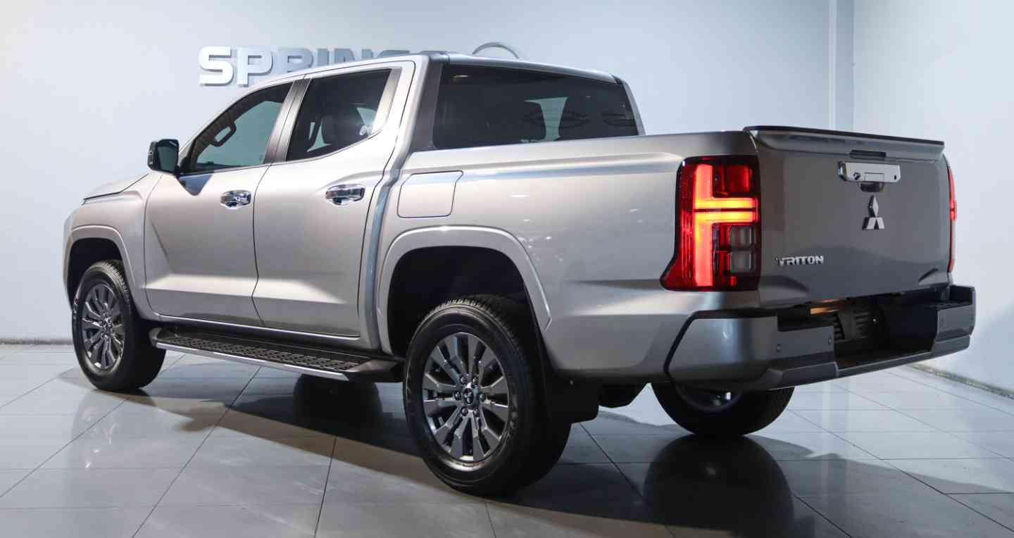 MITSUBISHI TRITON 2.4 Di-DC A/T P/U D/C, image 2