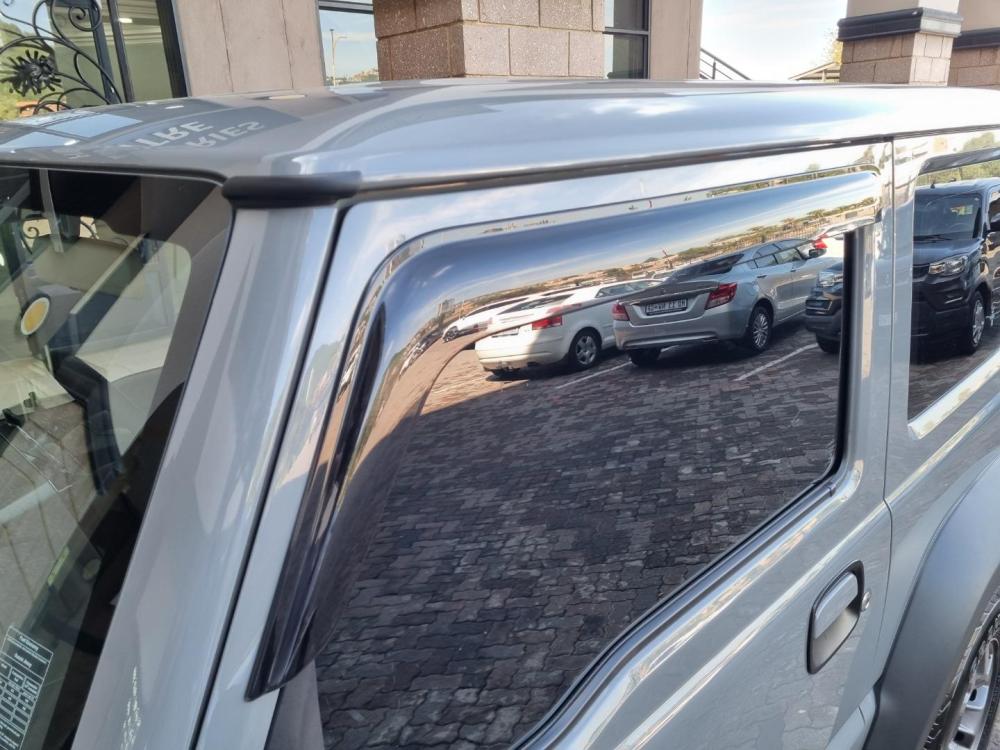 Suzuki Jimny 1.5 GLX Auto, image 2