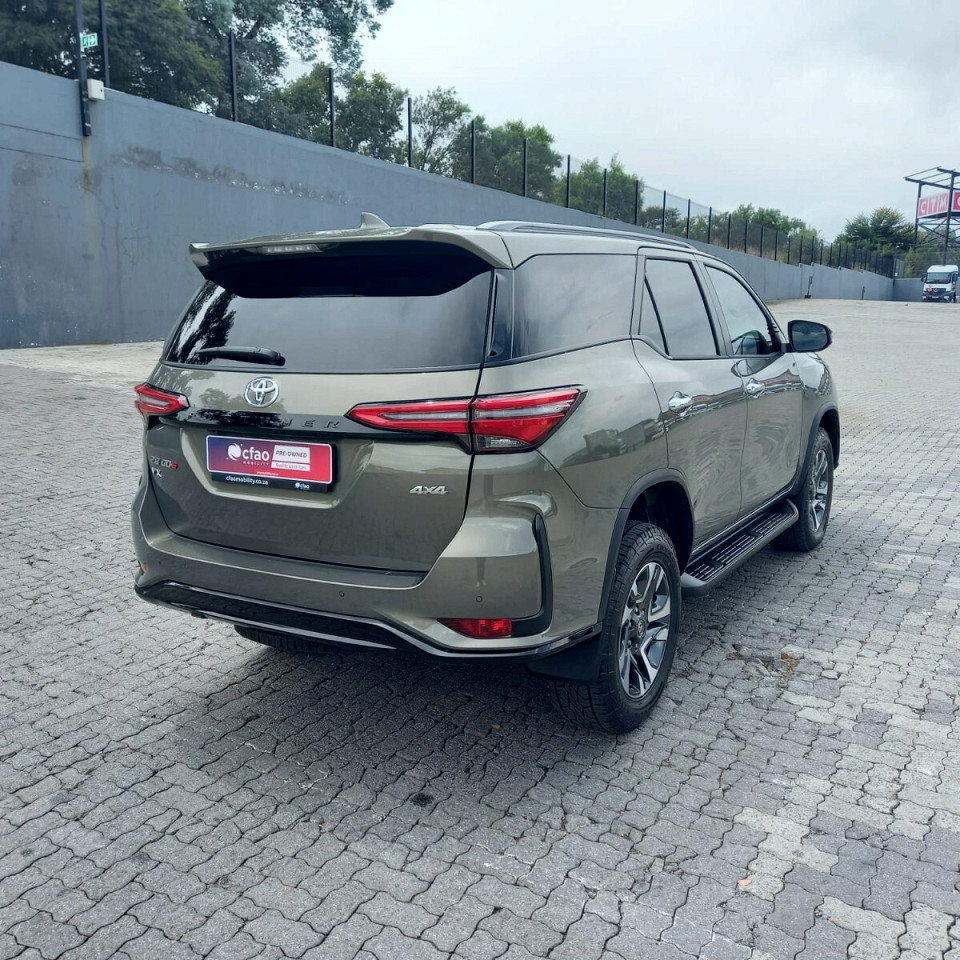 TOYOTA  FORTUNER 2.8 GD-6 4X4 VX A/T, image 2