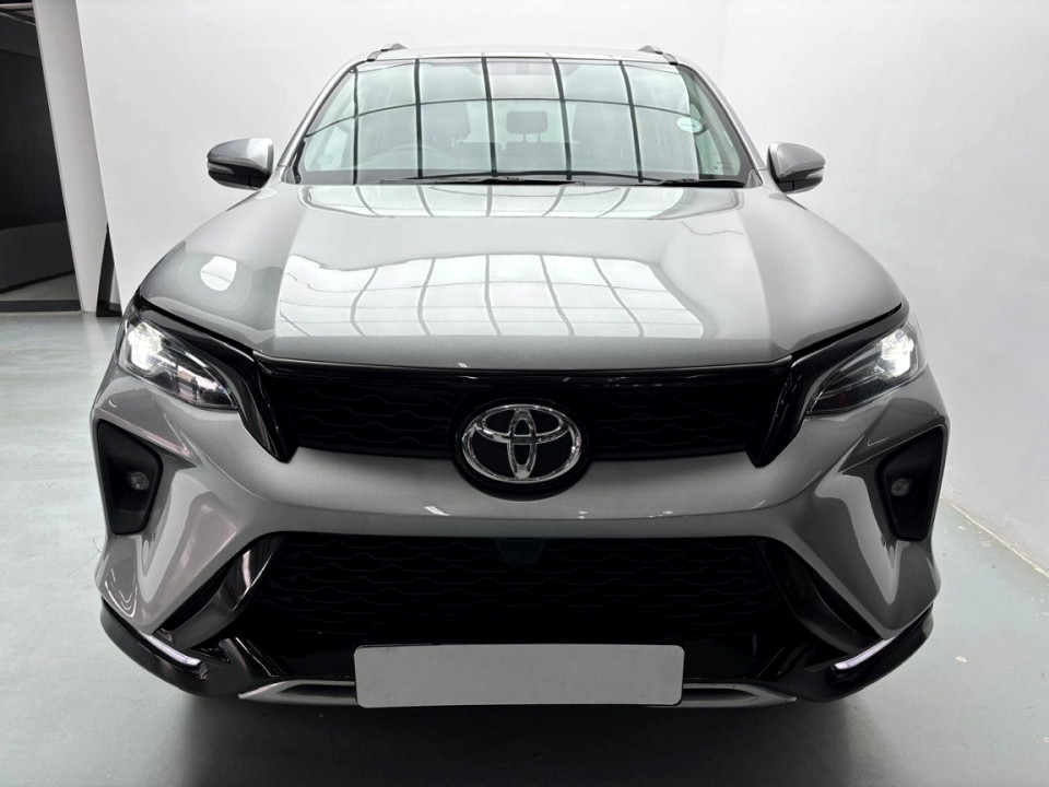 TOYOTA  FORTUNER 2.4GD-6 R/B A/T, image 2