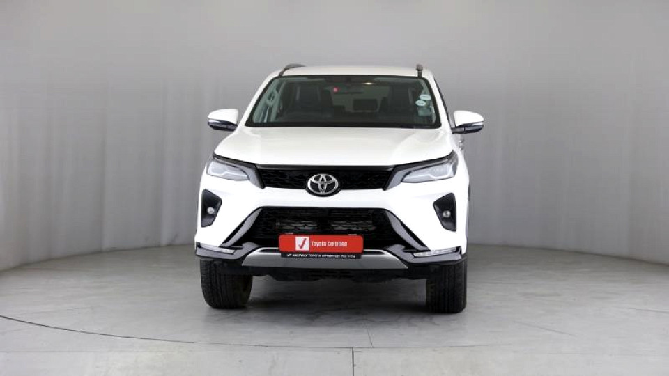 TOYOTA  FORTUNER 2.4GD-6 R/B A/T, image 2