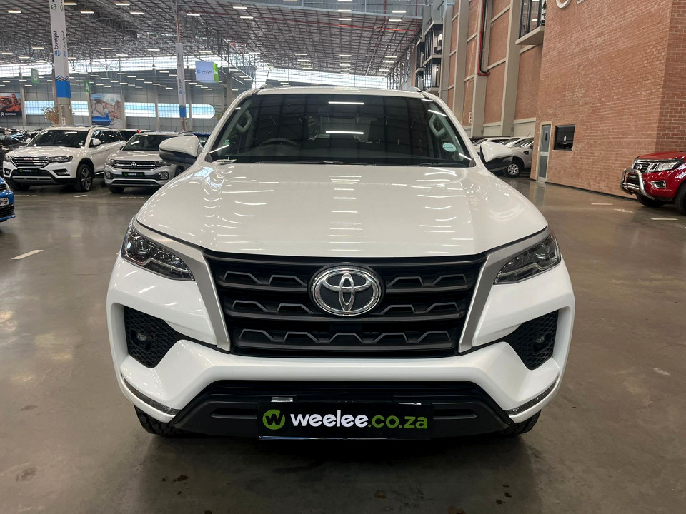 TOYOTA FORTUNER 2.4GD-6 4X4 A/T, image 2