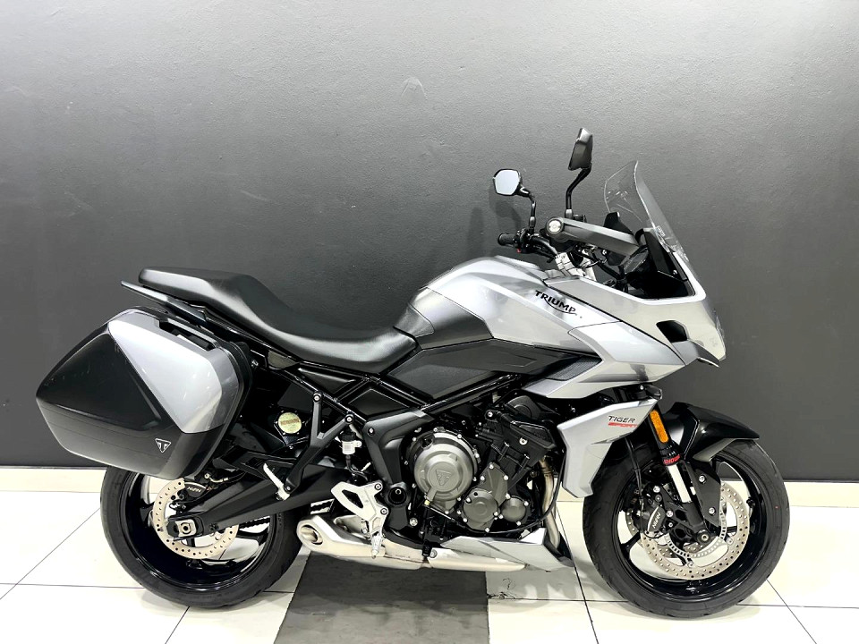 TRIUMPH 660 Sport, image 2