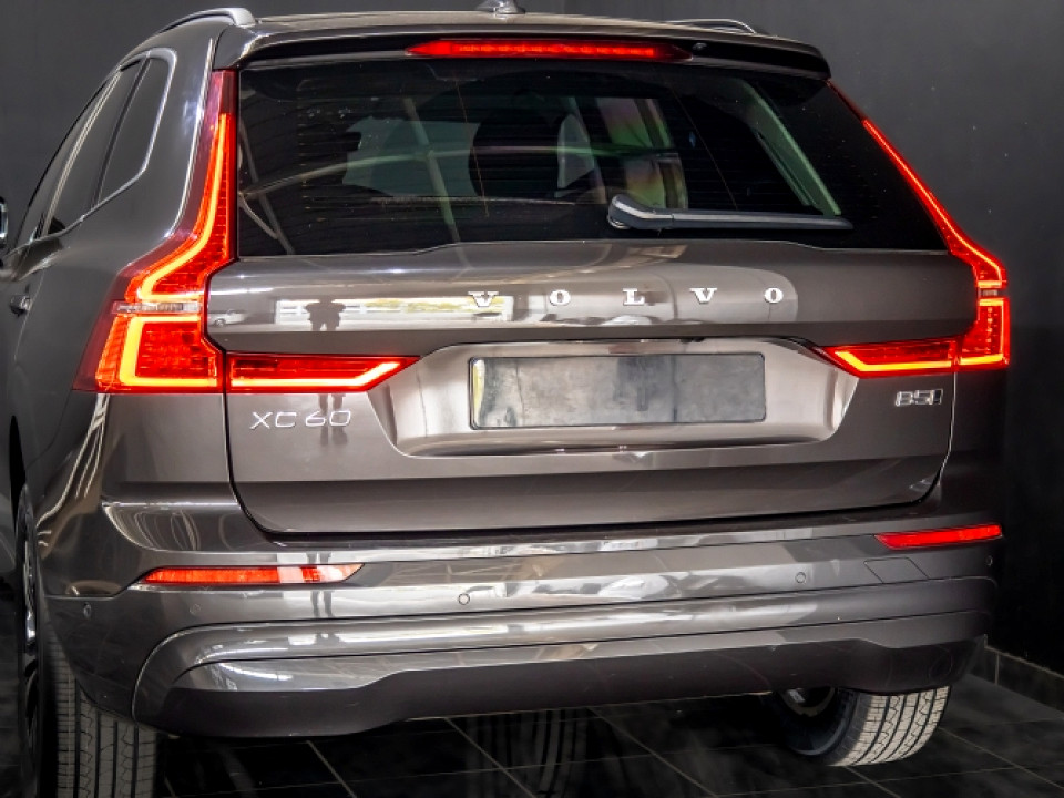 VOLVO XC60 B5 MOMENTUM GEARTRONIC, image 2