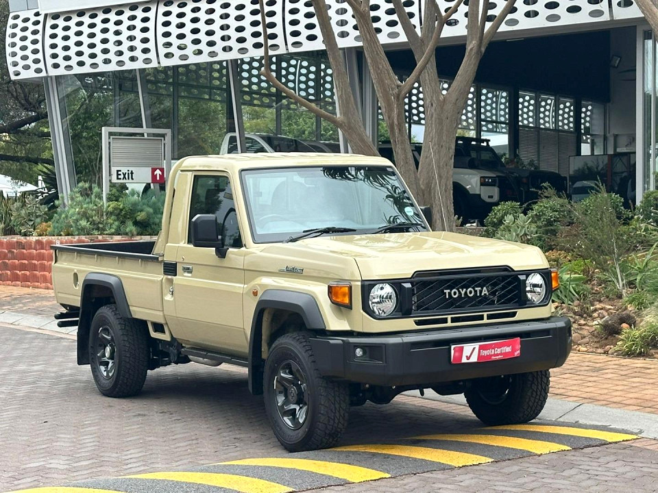 TOYOTA LAND CRUISER 79 2.8 GD-6 P/U S/C A/T, image 2