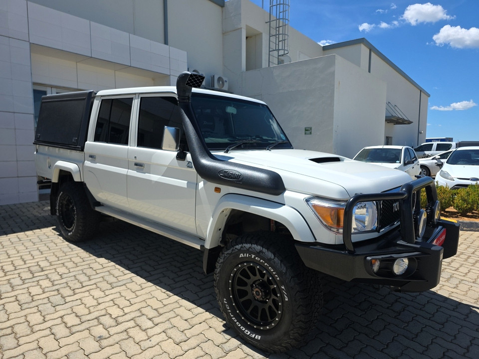 TOYOTA LAND CRUISER 79 4.5D 70TH ED P/U D/C, image 1