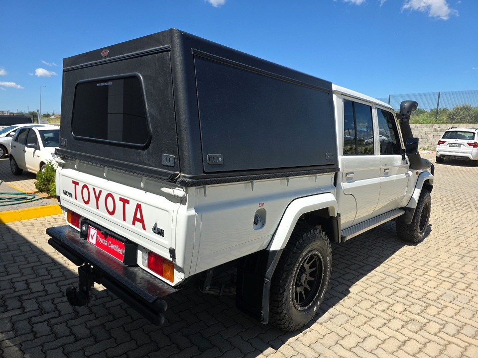 TOYOTA LAND CRUISER 79 4.5D 70TH ED P/U D/C, image 2