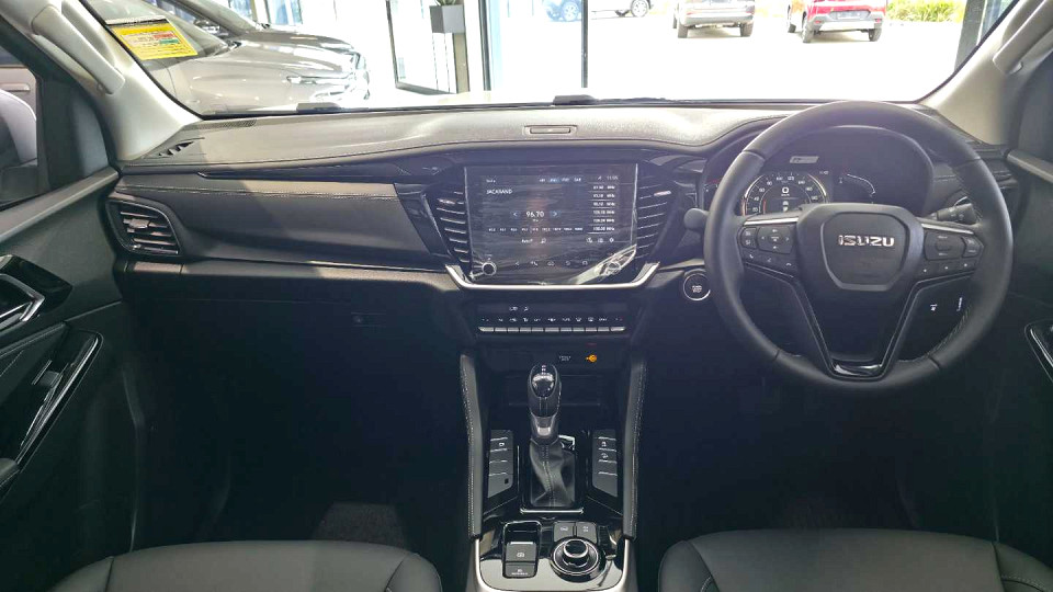 ISUZU MU-X 3.0D LSE 4X4 A/T, image 2