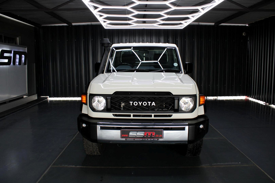 TOYOTA LAND CRUISER 79 4.5D P/U S/C, image 2