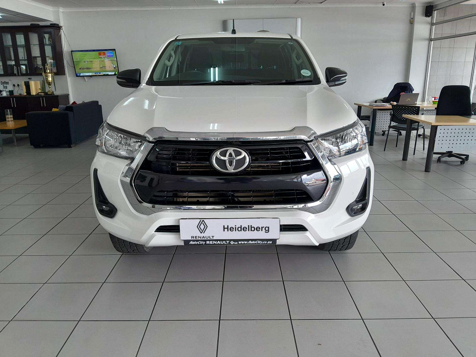 Toyota Hilux Double Cab  2.4GD6 4X4 Raider MT, image 2