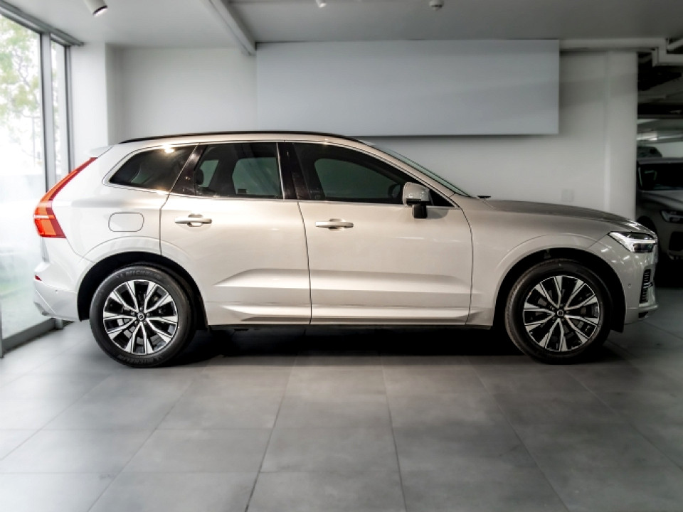 VOLVO XC60 B5 MOMENTUM GEARTRONIC AWD, image 2